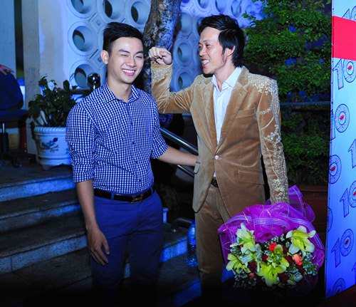 Cha con Hoài Linh tình cảm chọc ghẹo nhau - 7