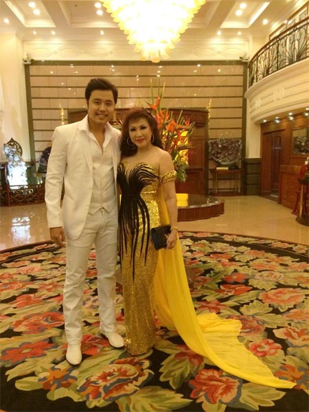 Huy Khánh và vợ quot;trốn conquot; đi du lịch - 7