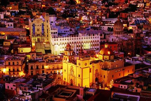Dạo quanh con phố mang sắc màu cổ tích ở Mexico - 3