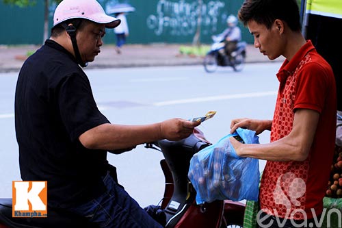 Vải nhộn nhịp quot;xuốngquot; phố - 7