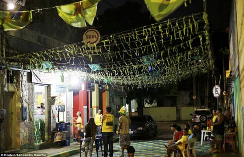 Muôn kiểu xem World Cup trên thế giới - 4