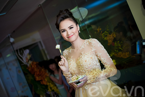 Diễm Hương xinh đẹp rạng rỡ đi sự kiện - 4