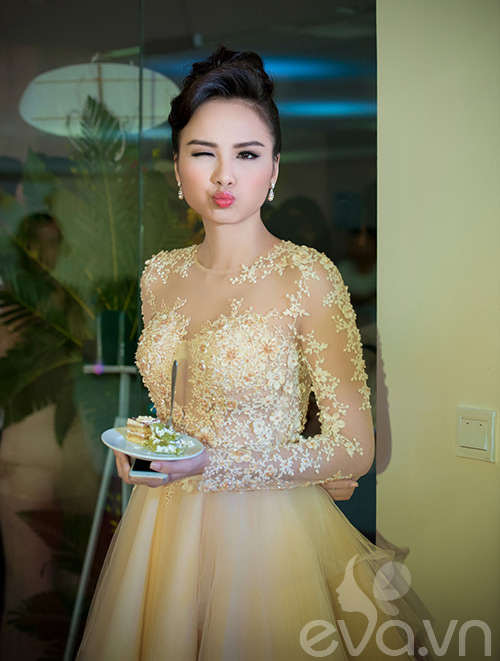 Diễm Hương xinh đẹp rạng rỡ đi sự kiện - 5