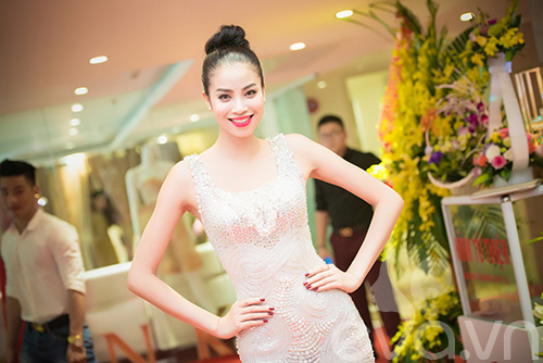 Diễm Hương xinh đẹp rạng rỡ đi sự kiện - 13