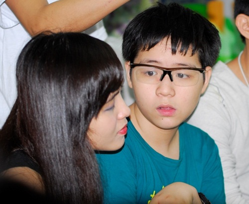 Chồng đại gia đưa Trang Nhung đi ăn khuya - 10