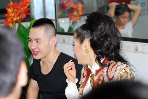 Chồng đại gia đưa Trang Nhung đi ăn khuya - 7