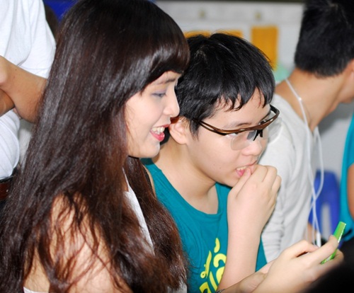 Chồng đại gia đưa Trang Nhung đi ăn khuya - 9