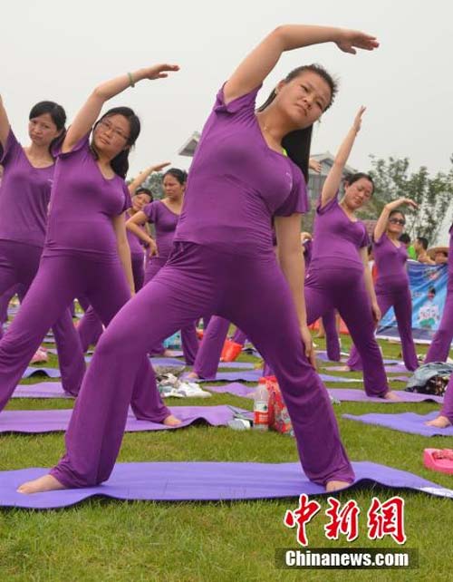 Kỷ lục: 505 mẹ bầu cùng tập yoga - 8