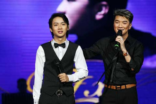 Thân thế 4 người con nuôi của Hoài Linh - 12