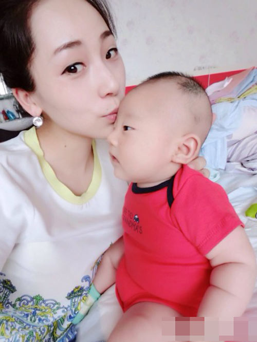 Bầu 9x trắng mịn nhờ mặt nạ hoa hồng - 11