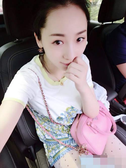 Bầu 9x trắng mịn nhờ mặt nạ hoa hồng - 1