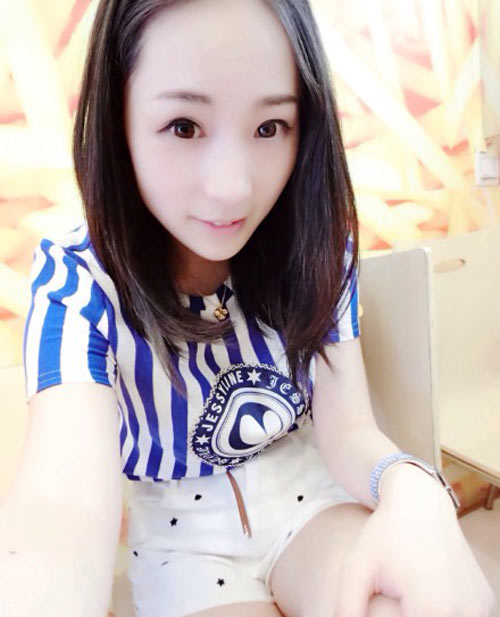 Bầu 9x trắng mịn nhờ mặt nạ hoa hồng - 2