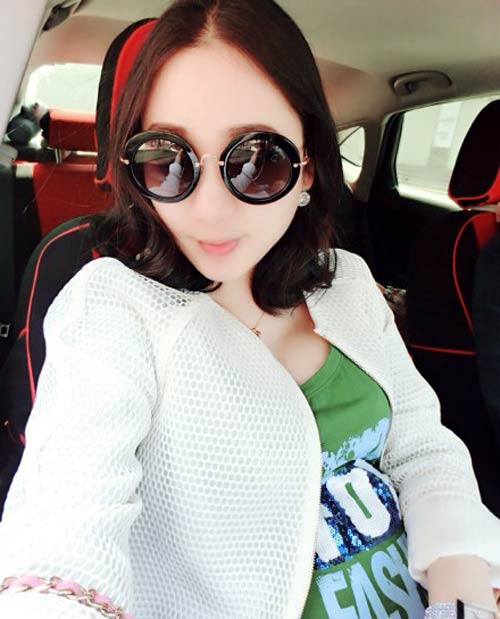 Bầu 9x trắng mịn nhờ mặt nạ hoa hồng - 5