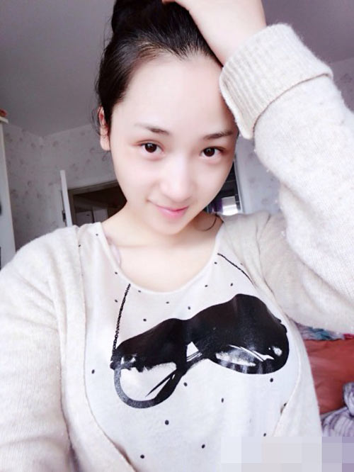 Bầu 9x trắng mịn nhờ mặt nạ hoa hồng - 9