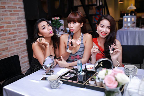Hà Anh gây ngạc nhiên vì quá xinh đẹp - 5