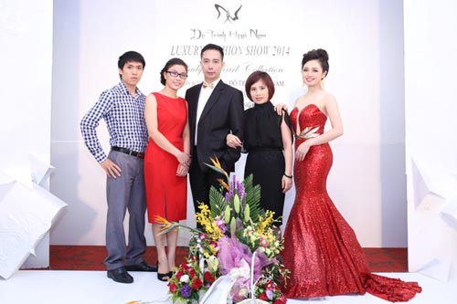 MC một con đẹp như người mẫu trong show thời trang - 3