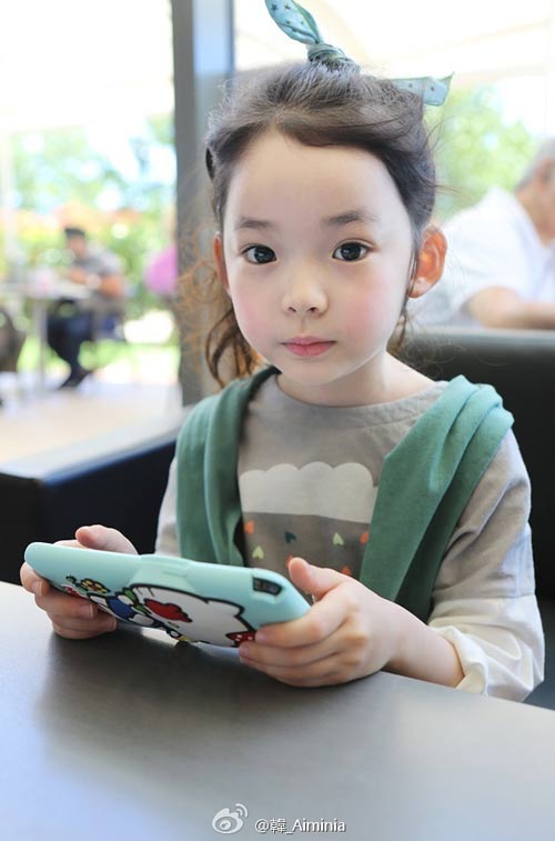 Nuôi con hoa hậu quá ư đơn giản! - 1