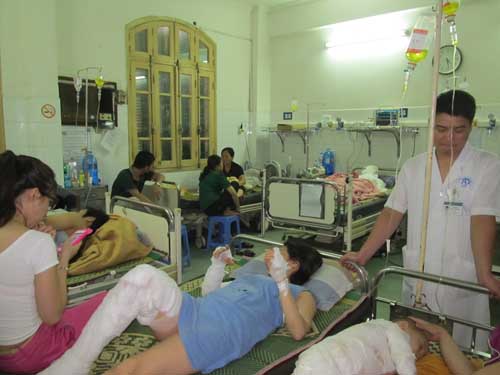 Vụ nổ quán bia ở Cầu Giấy: 3 nạn nhân vẫn nguy kịch - 2