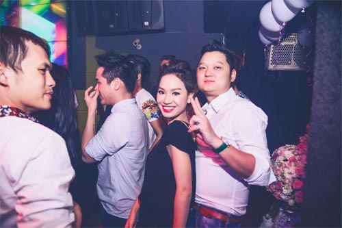 Vợ chồng Trà My quậy tưng bừng sau tiệc cưới - 1