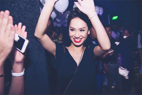 Vợ chồng Trà My quậy tưng bừng sau tiệc cưới - 2