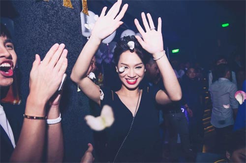 Vợ chồng Trà My quậy tưng bừng sau tiệc cưới - 3