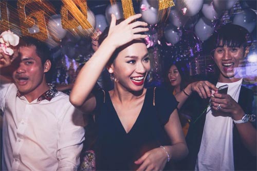 Vợ chồng Trà My quậy tưng bừng sau tiệc cưới - 6