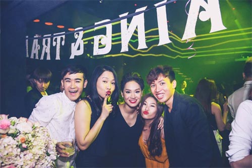 Vợ chồng Trà My quậy tưng bừng sau tiệc cưới - 4