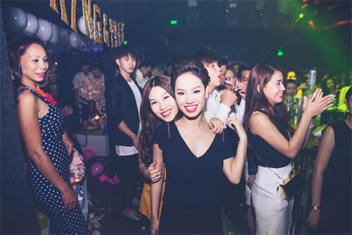 Vợ chồng Trà My quậy tưng bừng sau tiệc cưới - 5