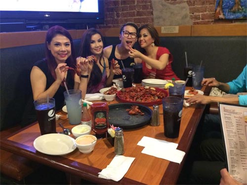 Bà Tưng làm cầu thủ xinh đẹp trên sân bóng - 16