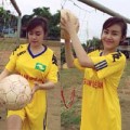 Làng sao - Bà Tưng làm cầu thủ xinh đẹp trên sân bóng