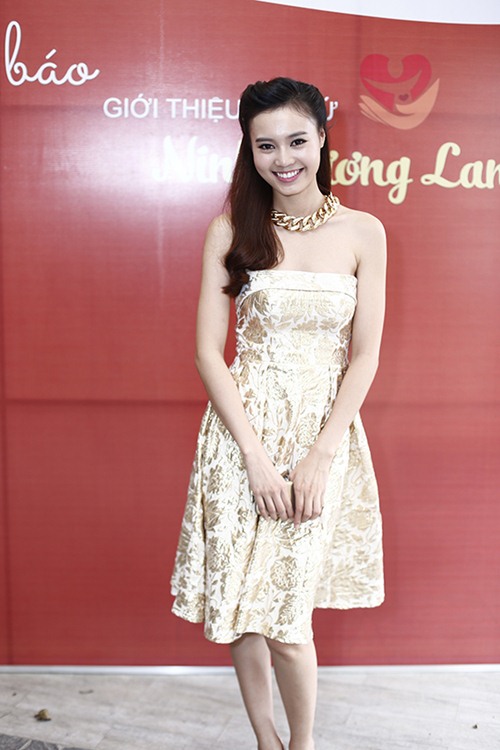 Lan Ngọc khoe vai trần gợi cảm ngày trở thành đại sứ - 2