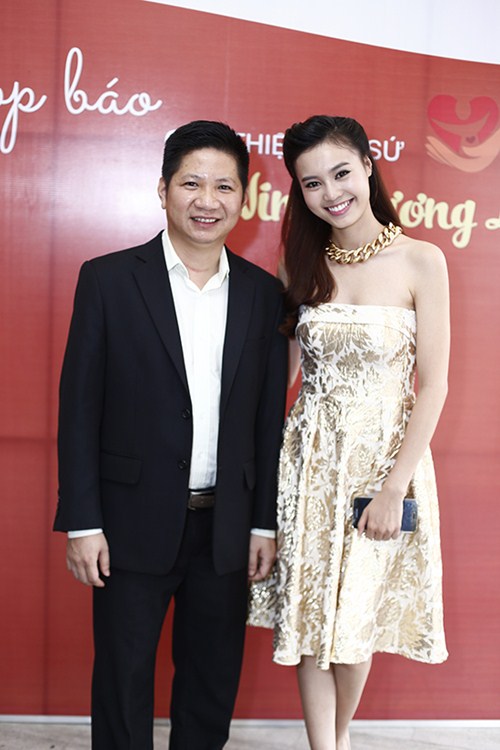 Lan Ngọc khoe vai trần gợi cảm ngày trở thành đại sứ - 8