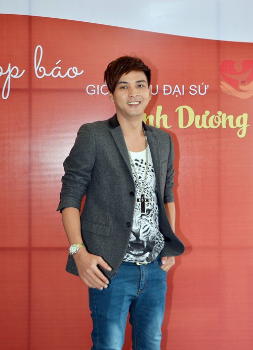 Lan Ngọc khoe vai trần gợi cảm ngày trở thành đại sứ - 9