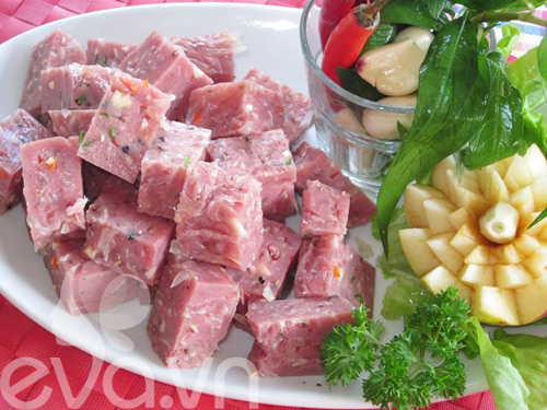 Làm nem chua bò cho chồng nhậu xem bóng đá - 14