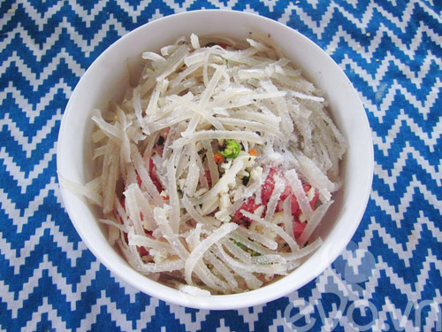 Làm nem chua bò cho chồng nhậu xem bóng đá - 7