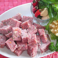 Làm nem chua bò cho chồng nhậu xem bóng đá