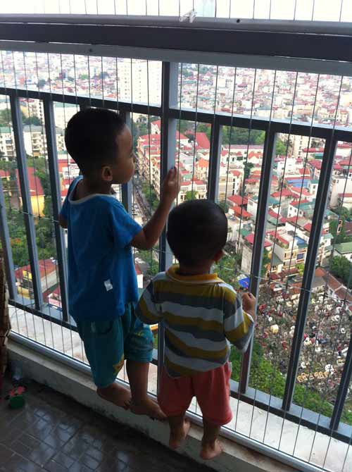 Muôn #039;chiêu#039; bảo vệ con ở nhà cao tầng - 2