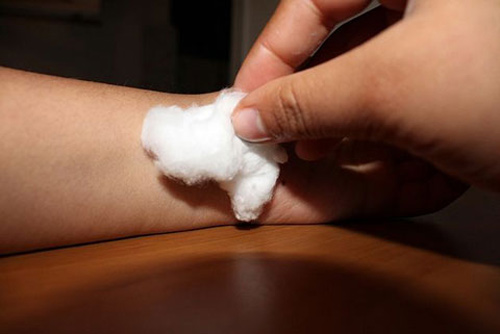 Cách khử mùi nước hoa bạn không thích - 3