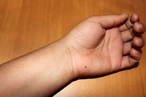 Cách khử mùi nước hoa bạn không thích - 4