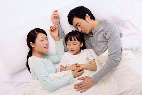 “Lợi đủ đường” khi ngủ cùng con - 1