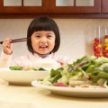 Làm mẹ - 6 "cấm kỵ” khi cho con ăn rau