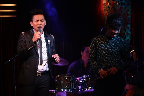 Bố mẹ đẻ Hoài Lâm tháp tùng con trai đi hát - 7