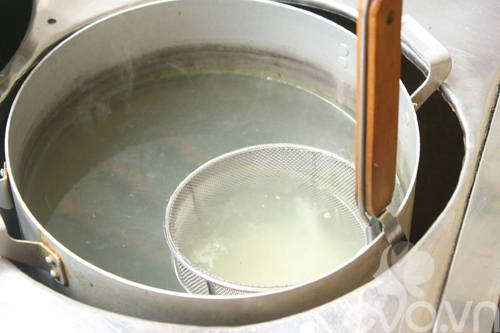 Đến Nguyễn Du tìm ăn bún riêu ốc bò - 8