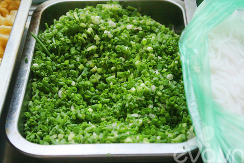Đến Nguyễn Du tìm ăn bún riêu ốc bò - 3