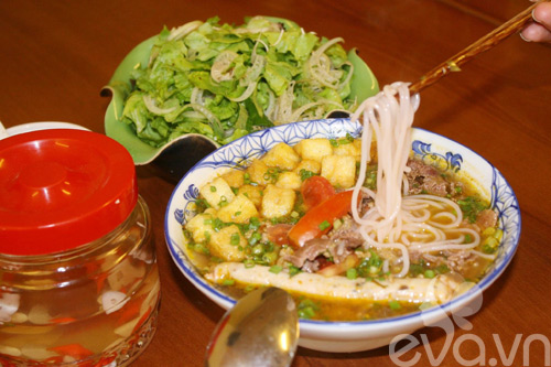 Đến Nguyễn Du tìm ăn bún riêu ốc bò - 18