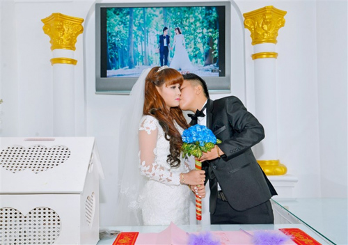 Đám cưới đồng tính nữ gây xôn xao Trà Vinh - 1