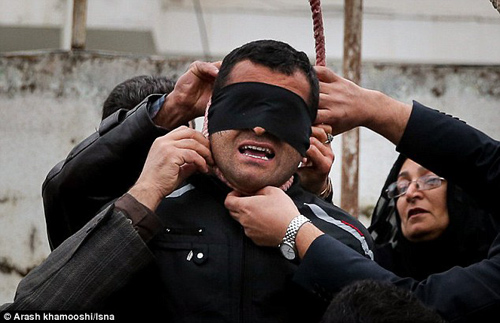 Iran: Cô dâu nhỏ bị treo cổ vì giết chồng - 1