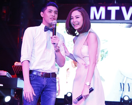 Minh Hằng nhảy sung đến tuột cả dây áo - 7