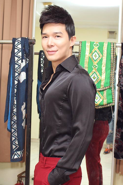 Nathan Lee gặp nạn khi hát cùng Đức Tuấn - 1