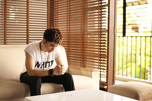 Hot boy Chi Dân đau khổ vì thất tình - 1